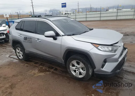 2021 Toyota Rav4 Xle z USA, uszkodzony, nr VIN 2T3P1RFV2MC159401